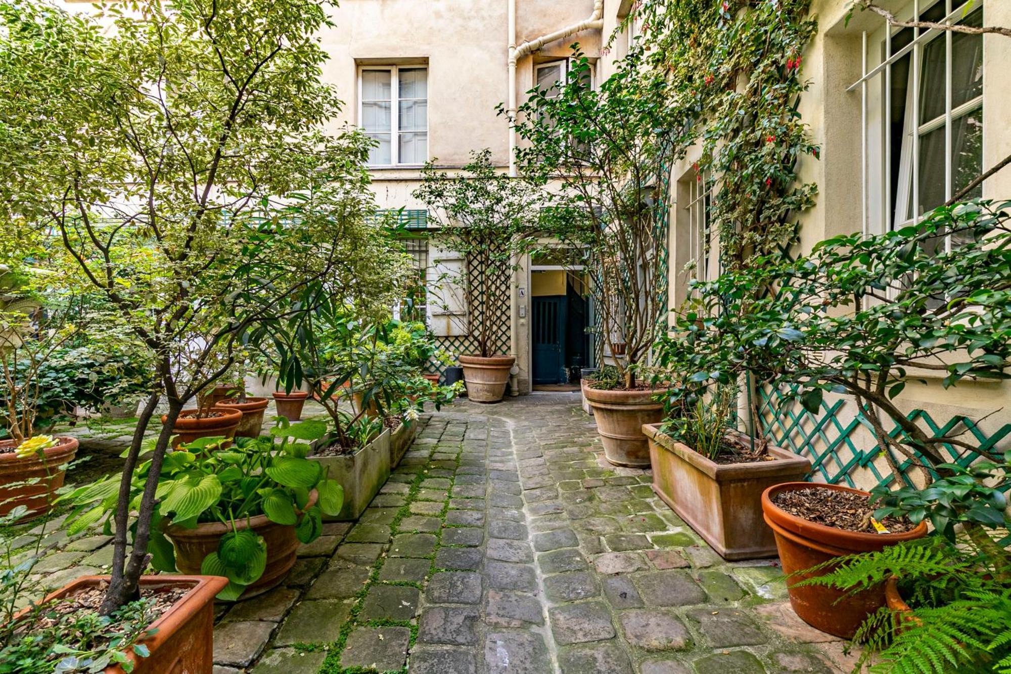 Design And Quiet Studio On Wooded Courtyard ! Париж Екстериор снимка