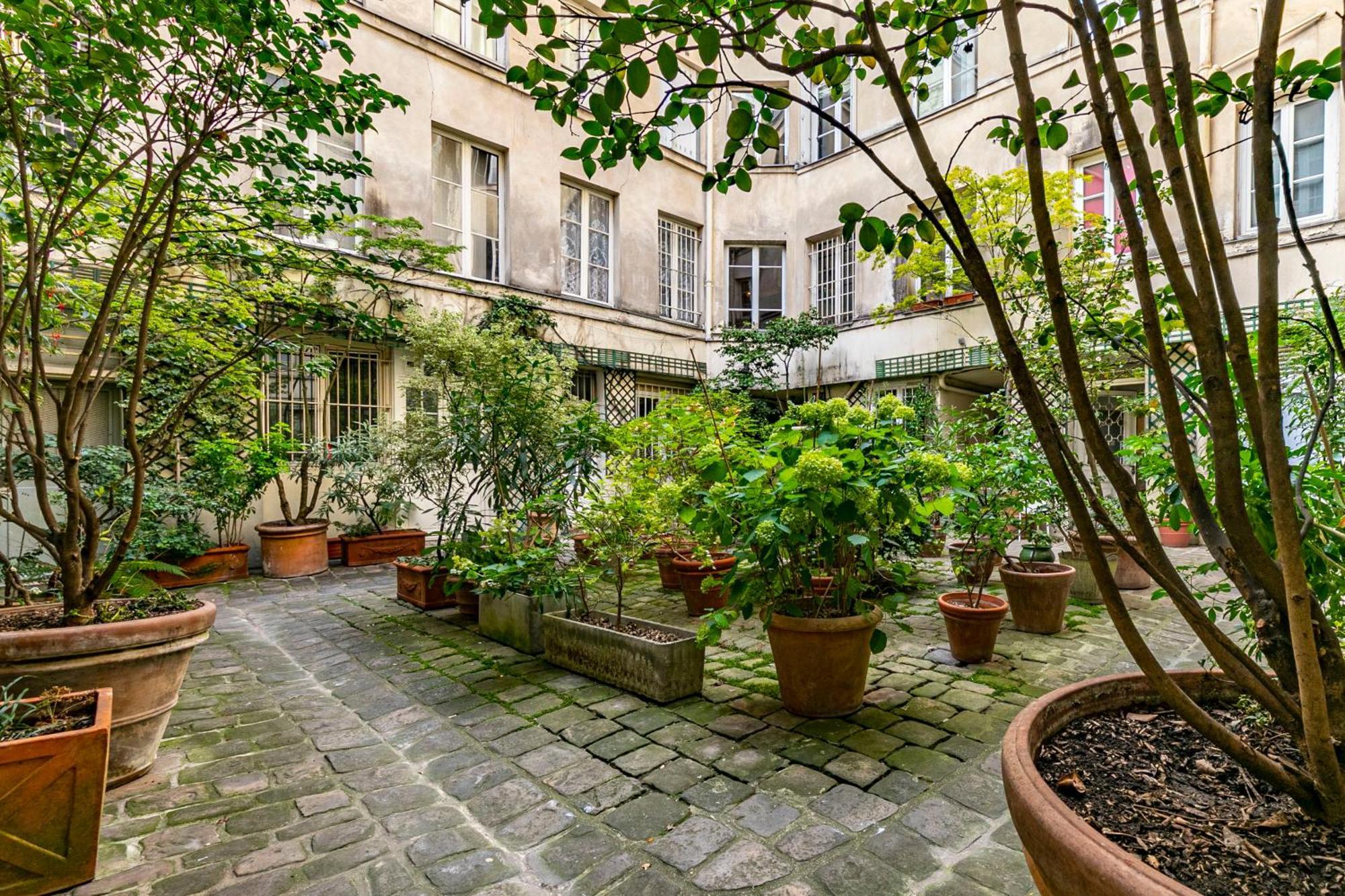Design And Quiet Studio On Wooded Courtyard ! Париж Екстериор снимка