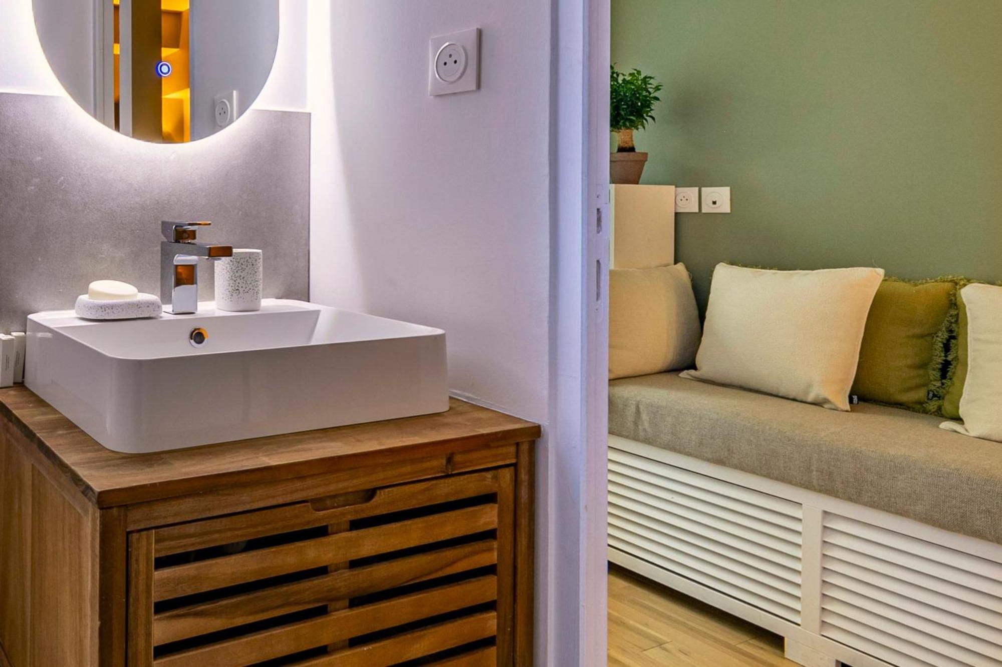 Design And Quiet Studio On Wooded Courtyard ! Париж Екстериор снимка